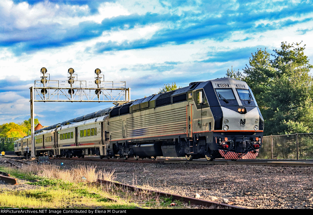 NJT 4002 on train 1171